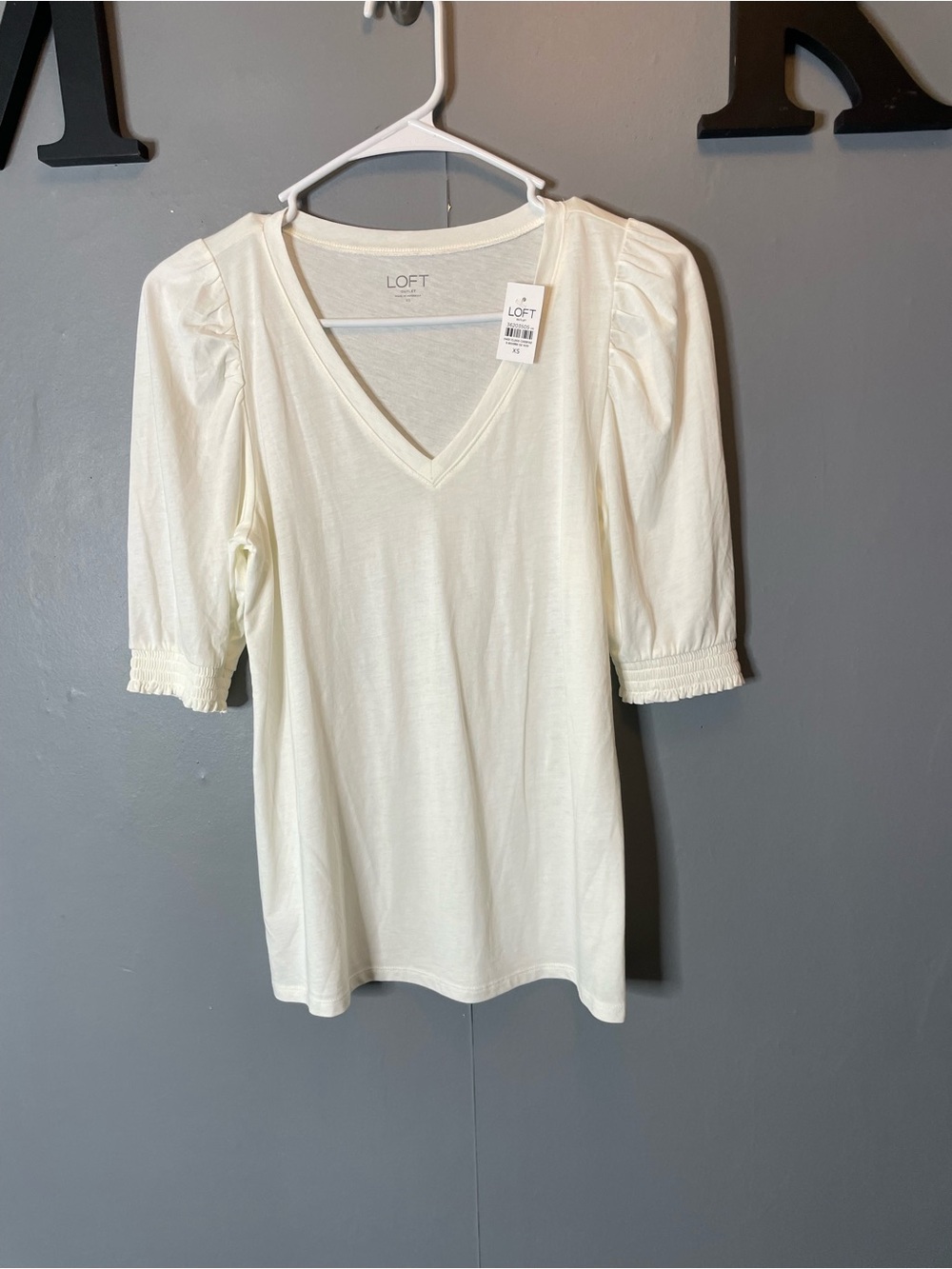LOFT Cream V-Neck Puff‎ Sleeve Women's Top size XS new with tags
